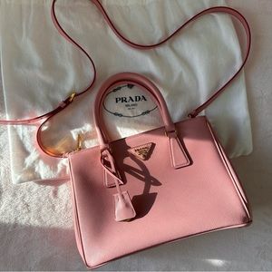 🎉Prada Galleria double zip handbag with shoulder strap